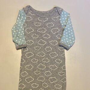 Skip*Hop Sleep Gown w/Foldover Mitts, Gray/Aqua w/Cloud Print - OS (3 mo) (GUC)